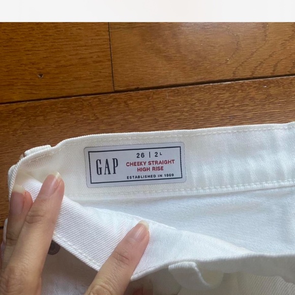 Gap. New with Tags. Size 2 Long - Picture 2 of 4